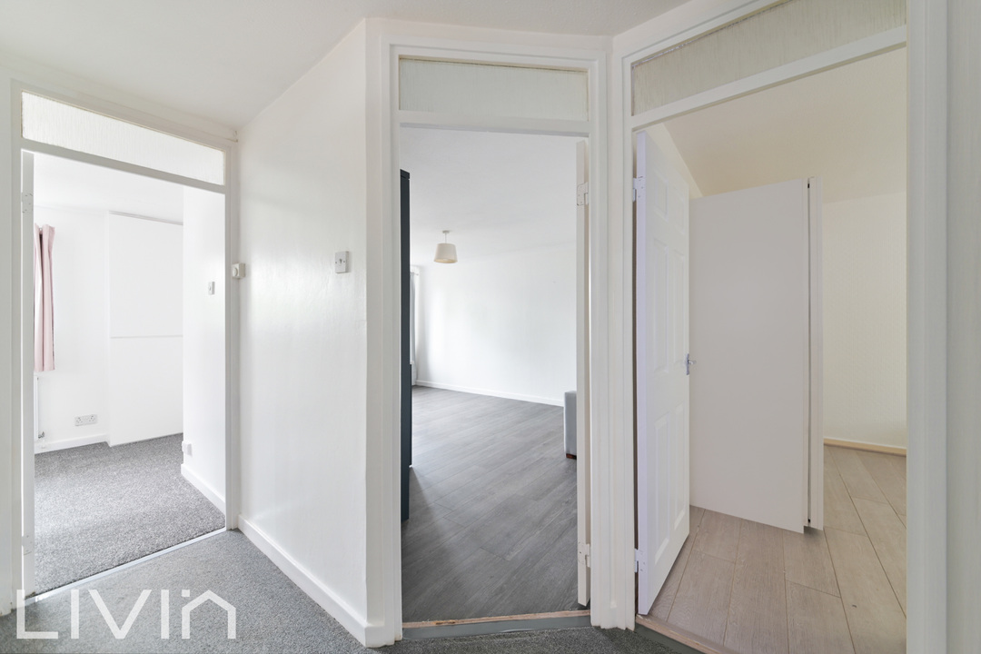 3 bed maisonette for sale in Pampisford Road, South Croydon 8