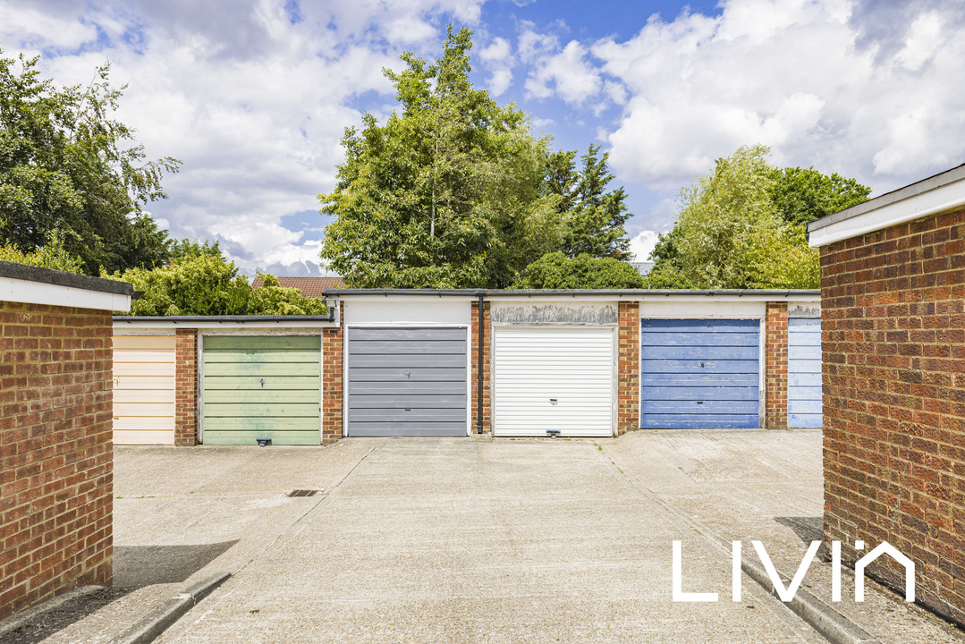 3 bed maisonette for sale in Pampisford Road, South Croydon 11