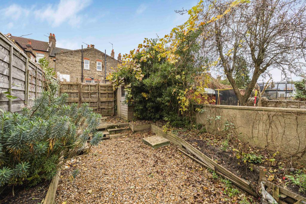 3 bed terraced house for sale in Livingstone Road, Thornton Heath 8