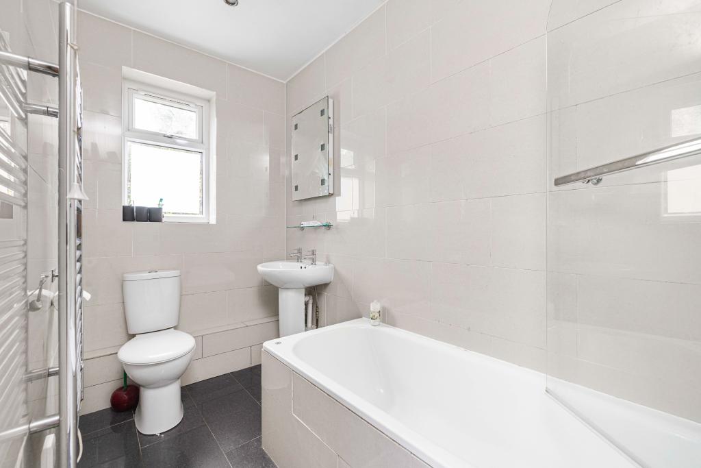 3 bed terraced house for sale in Livingstone Road, Thornton Heath  - Property Image 8