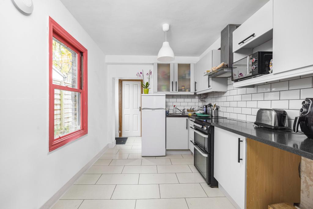 3 bed terraced house for sale in Livingstone Road, Thornton Heath  - Property Image 4