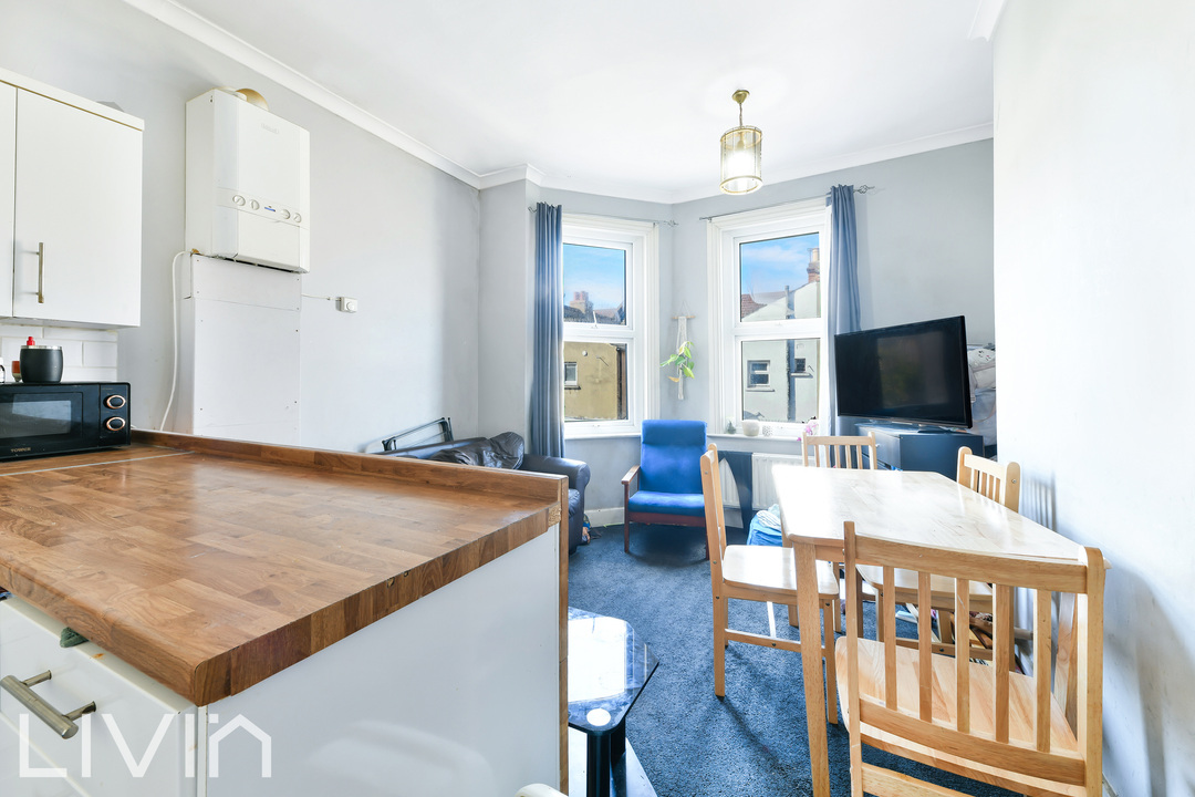 3 bed maisonette for sale in Tynemouth Road, Mitcham 2