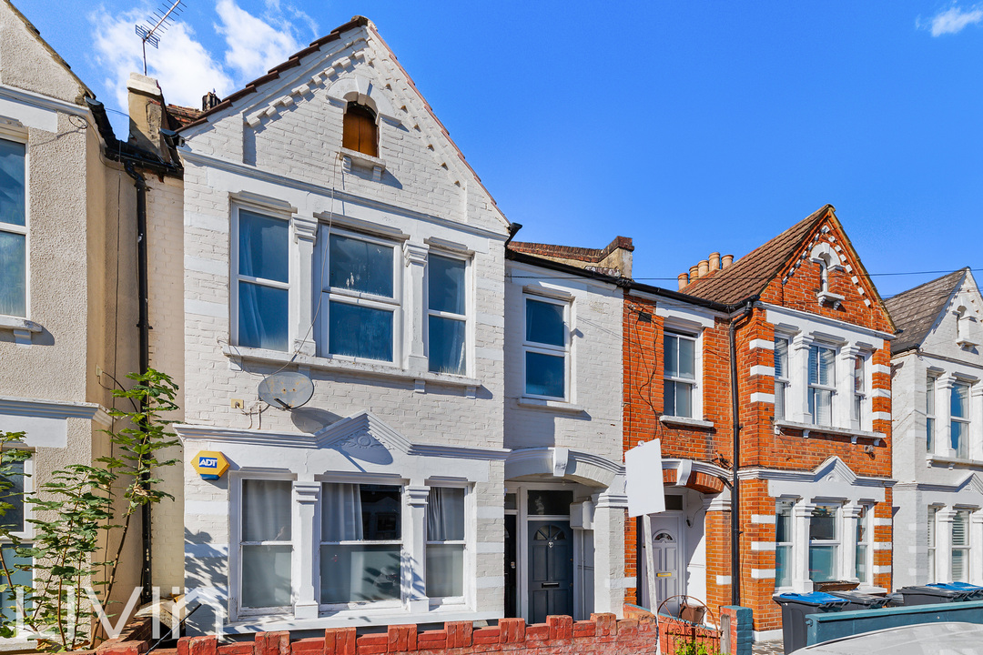 3 bed maisonette for sale in Tynemouth Road, Mitcham  - Property Image 1