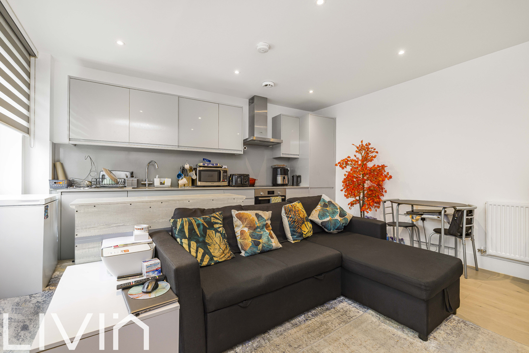 2 bed apartment to rent in Tamworth Place, Croydon 7