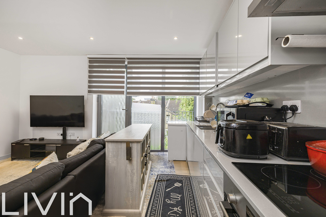 2 bed apartment to rent in Tamworth Place, Croydon 8