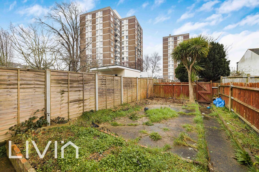 6 bed terraced house for sale in Stuart Road, Thornton Heath  - Property Image 9