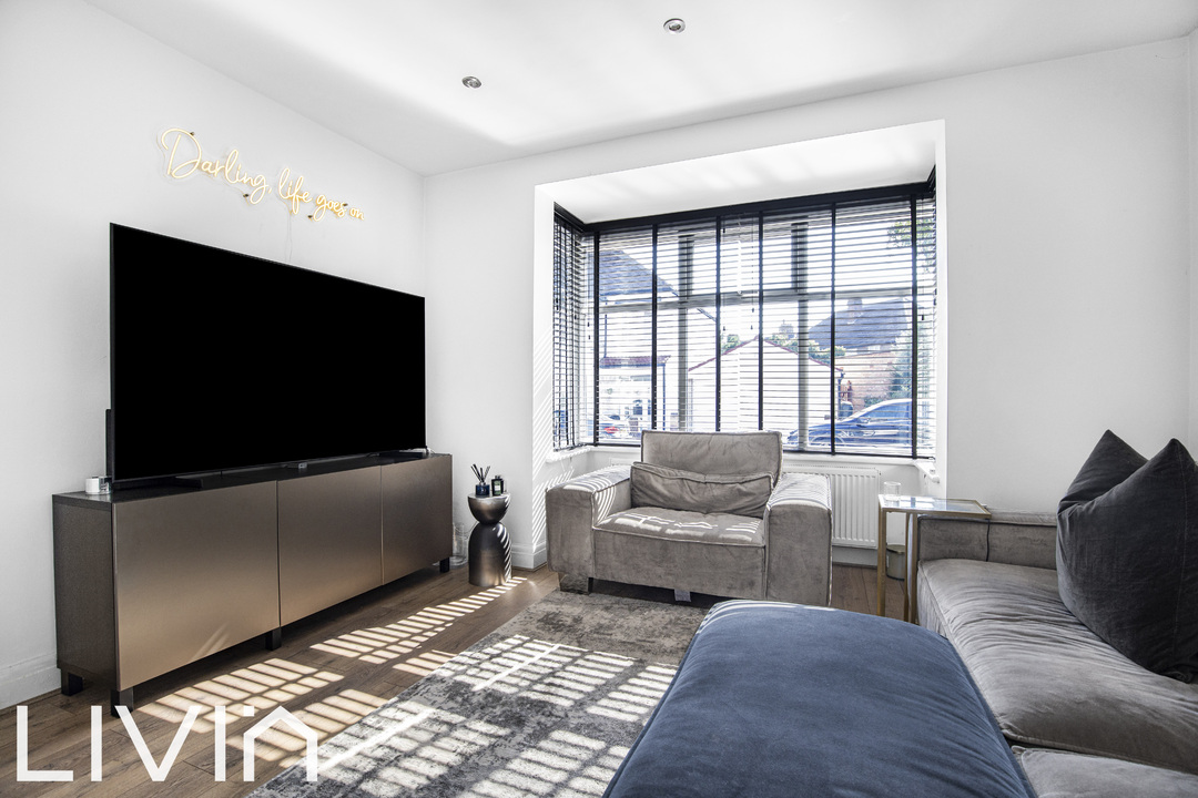 4 bed house for sale in Woodside Park, London 2