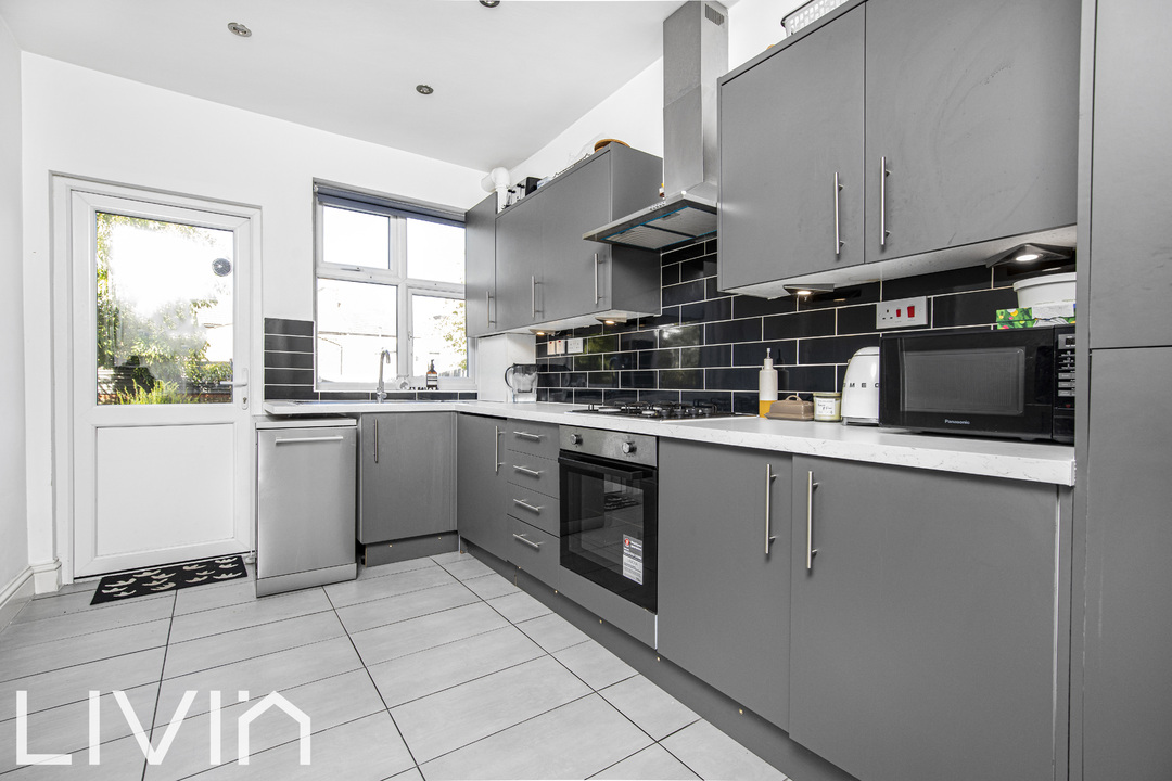 4 bed house for sale in Woodside Park, London 9