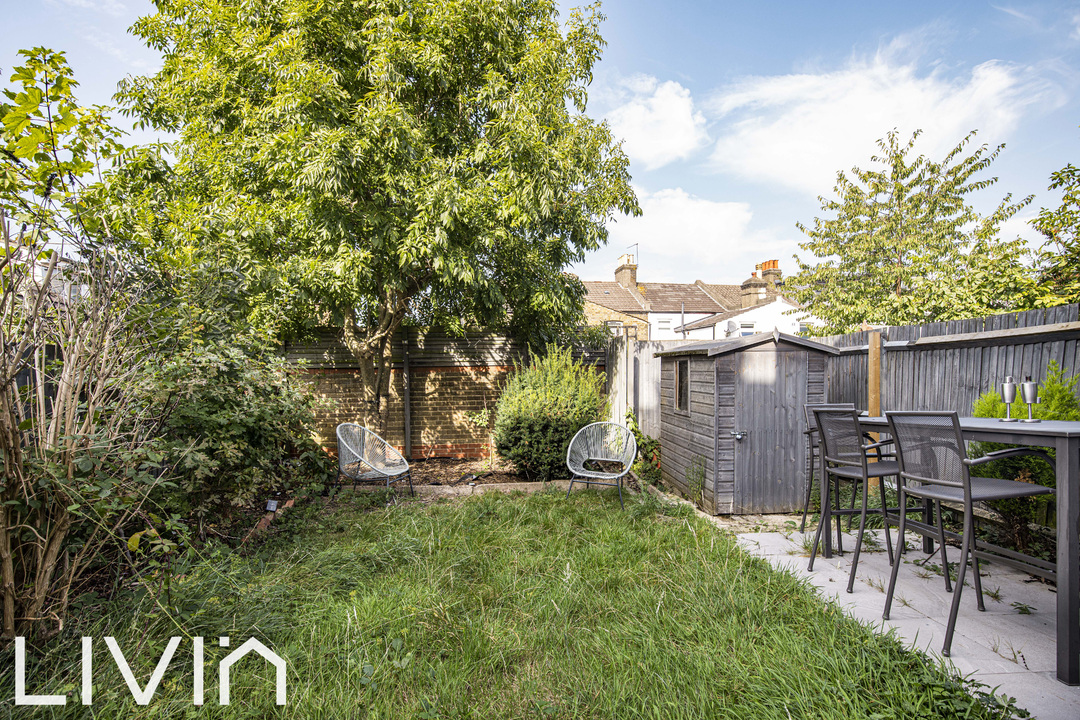 4 bed house for sale in Woodside Park, London 13