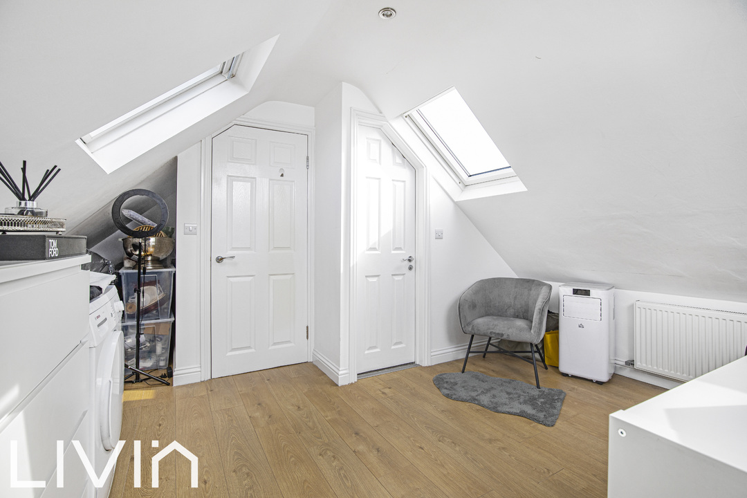 4 bed house for sale in Woodside Park, London 15