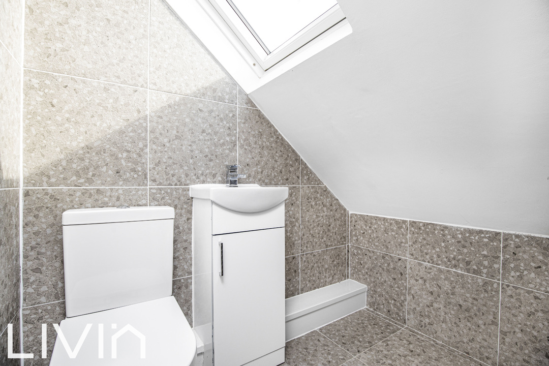 4 bed house for sale in Woodside Park, London 19