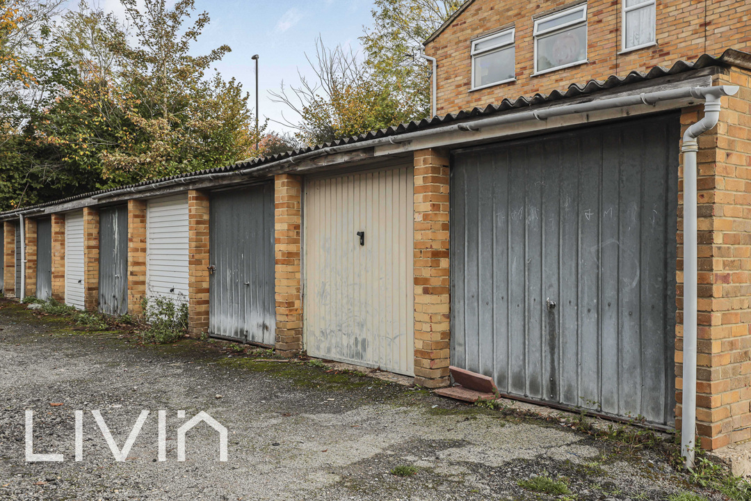 2 bed apartment for sale in Swallowdale, South Croydon  - Property Image 16