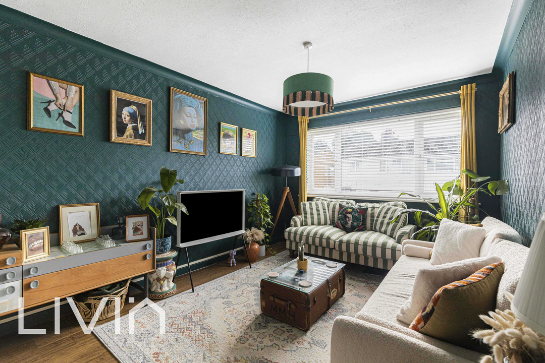 2 bed apartment for sale in Swallowdale, South Croydon  - Property Image 3