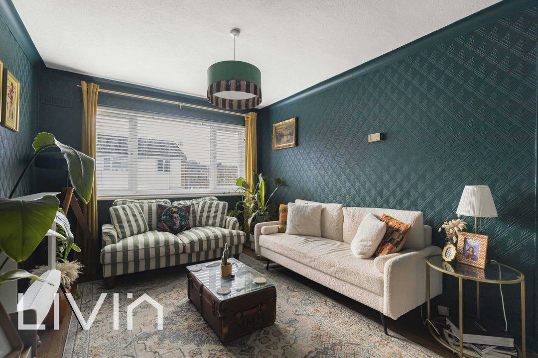 2 bed apartment for sale in Swallowdale, South Croydon  - Property Image 5
