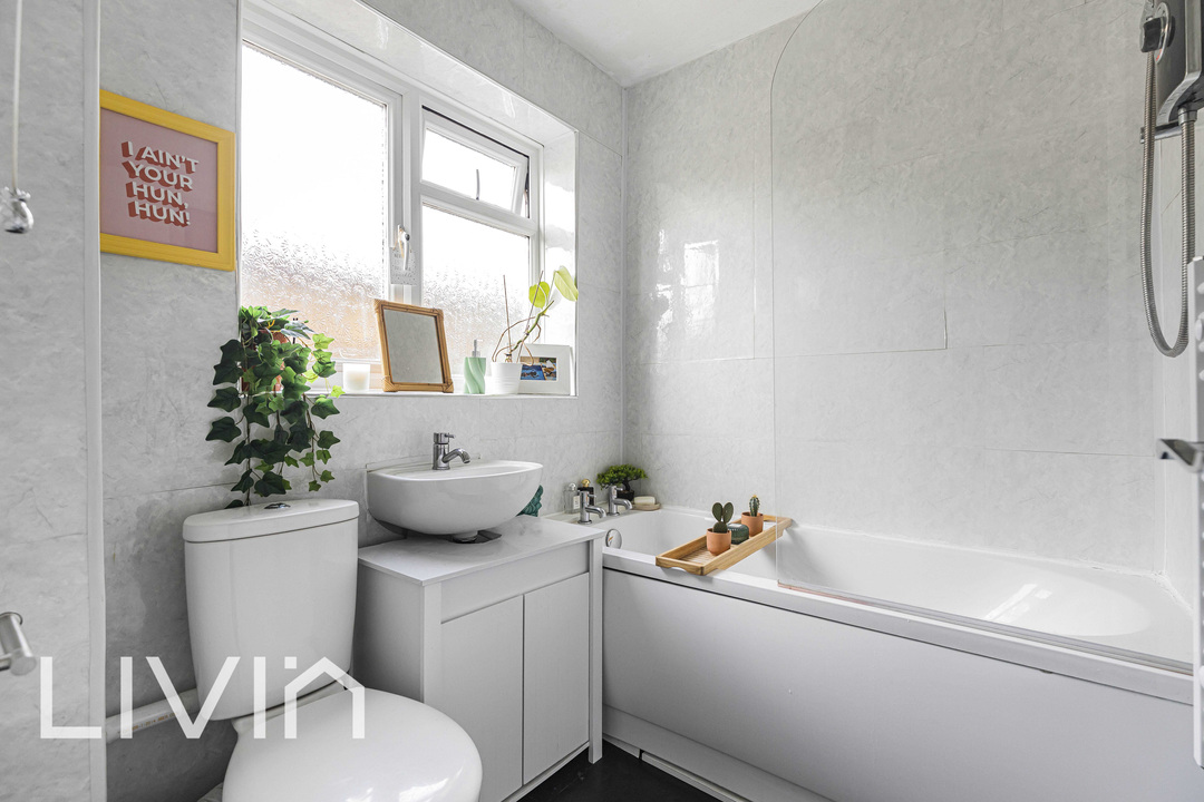 2 bed apartment for sale in Swallowdale, South Croydon  - Property Image 14