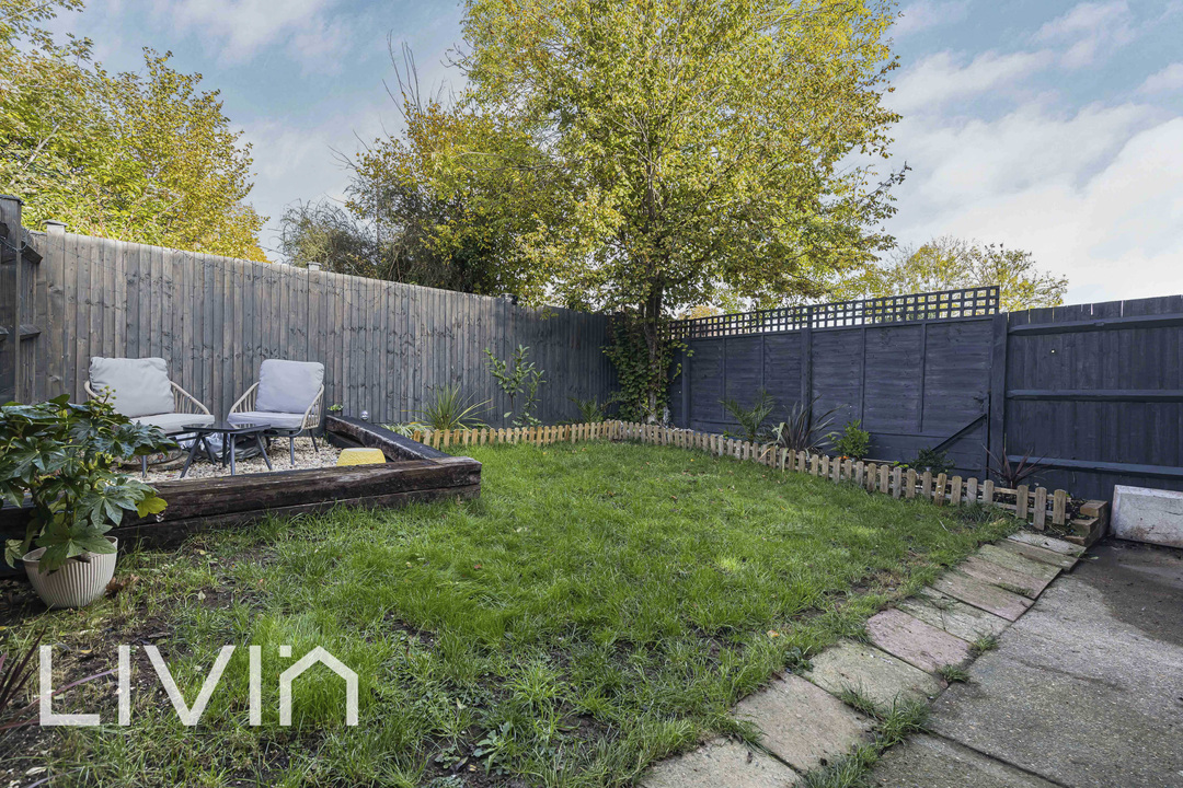 2 bed apartment for sale in Swallowdale, South Croydon  - Property Image 2
