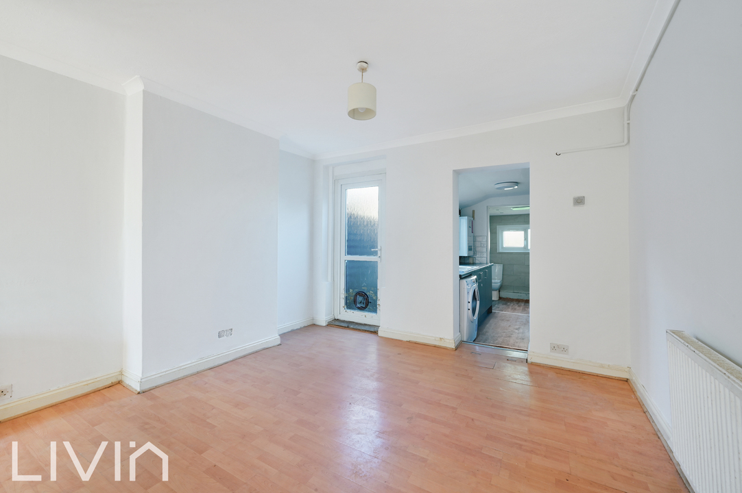2 bed terraced house for sale in Gloucester Road, Croydon  - Property Image 4