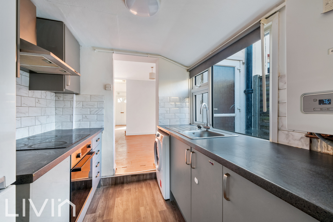 2 bed terraced house for sale in Gloucester Road, Croydon  - Property Image 5