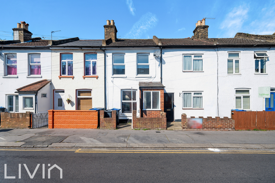 2 bed terraced house for sale in Gloucester Road, Croydon - Property Image 1