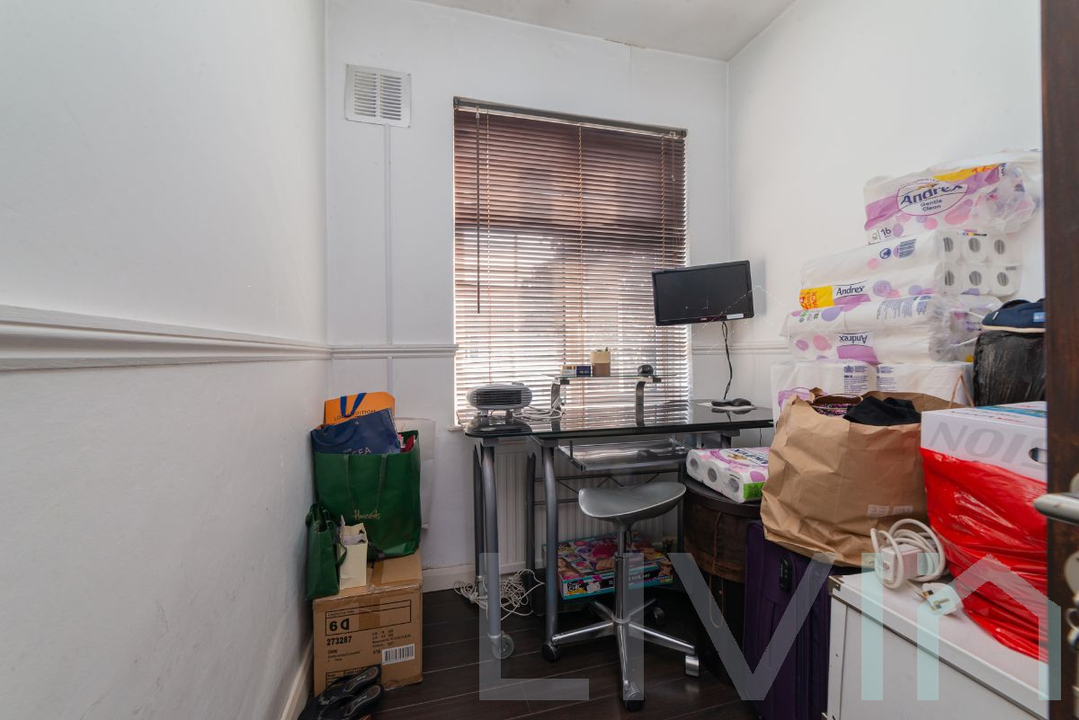 5 bed terraced house for sale in Greenock Road, Streatham 11