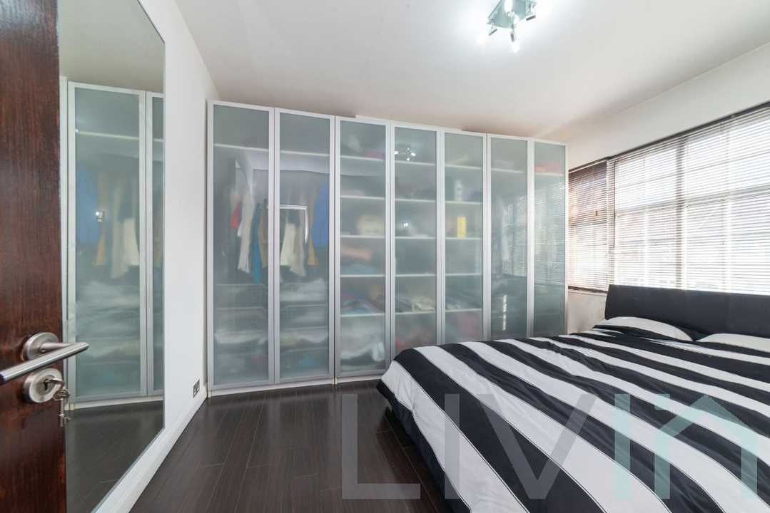 5 bed terraced house for sale in Greenock Road, Streatham 8