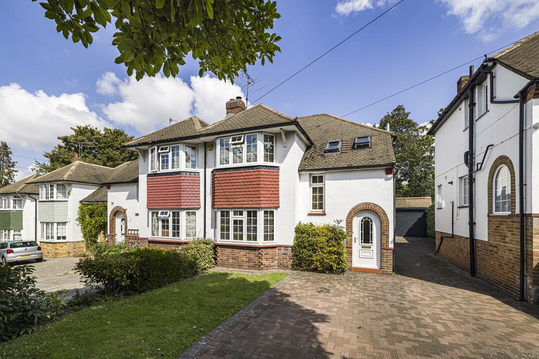 3 bed semi-detached house for sale in Raglan Court, South Croydon  - Property Image 3