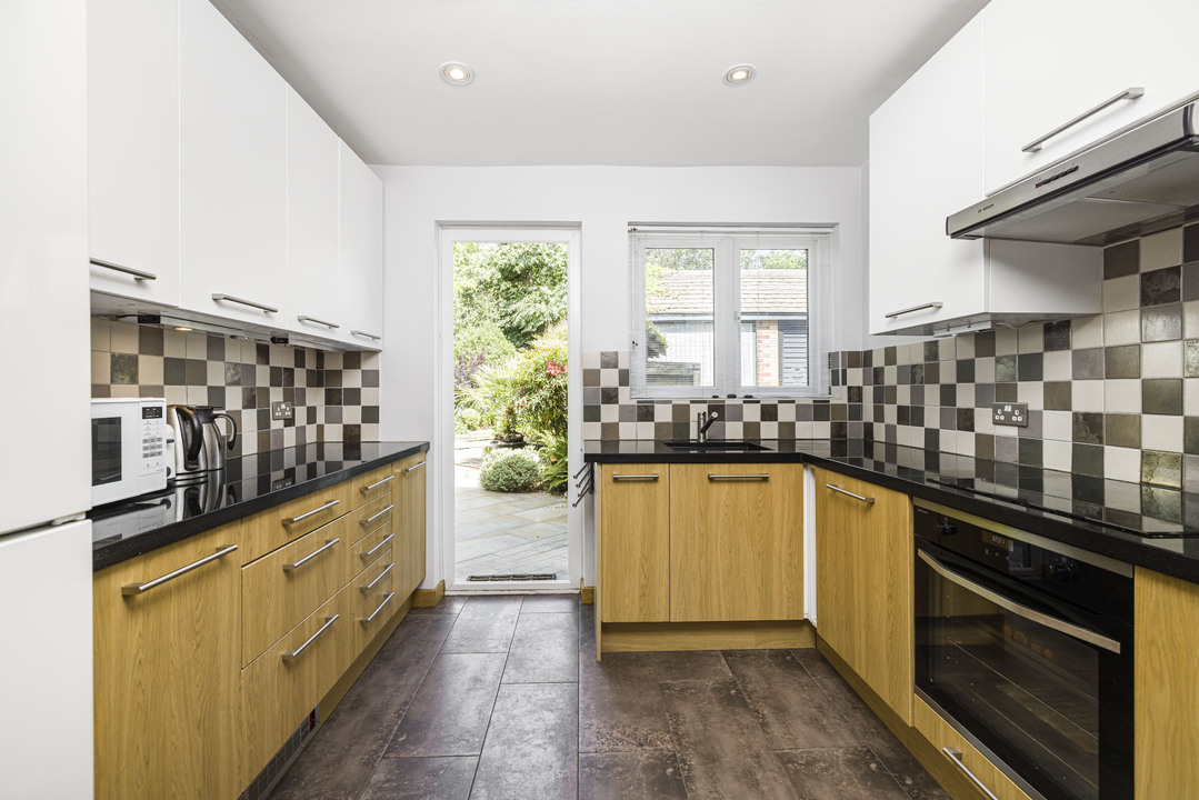 3 bed semi-detached house for sale in Raglan Court, South Croydon  - Property Image 6