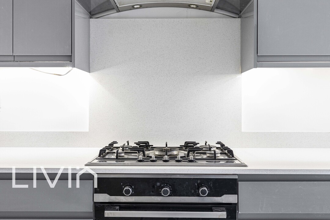 6 bed terraced house to rent in Hobart Gardens, Thornton Heath 3