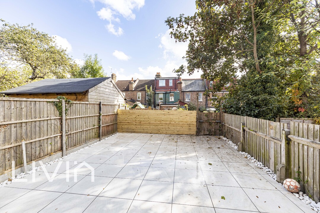6 bed terraced house to rent in Hobart Gardens, Thornton Heath 12