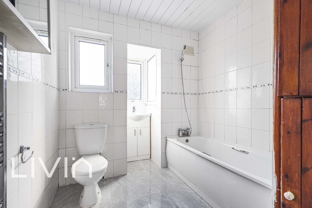 6 bed terraced house to rent in Hobart Gardens, Thornton Heath 11