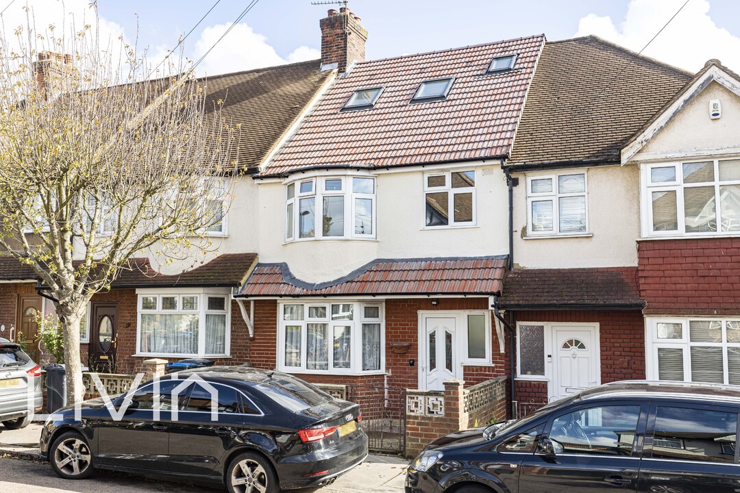 6 bed terraced house to rent in Hobart Gardens, Thornton Heath  - Property Image 1