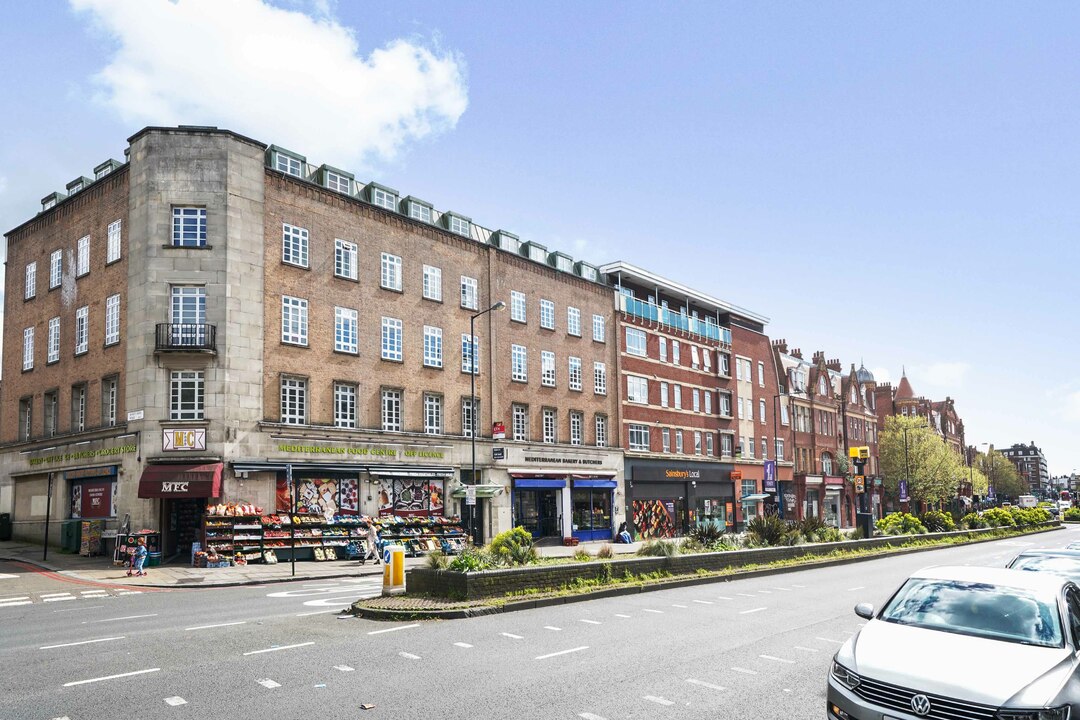 2 bed apartment for sale in Streatham Hill, London 5