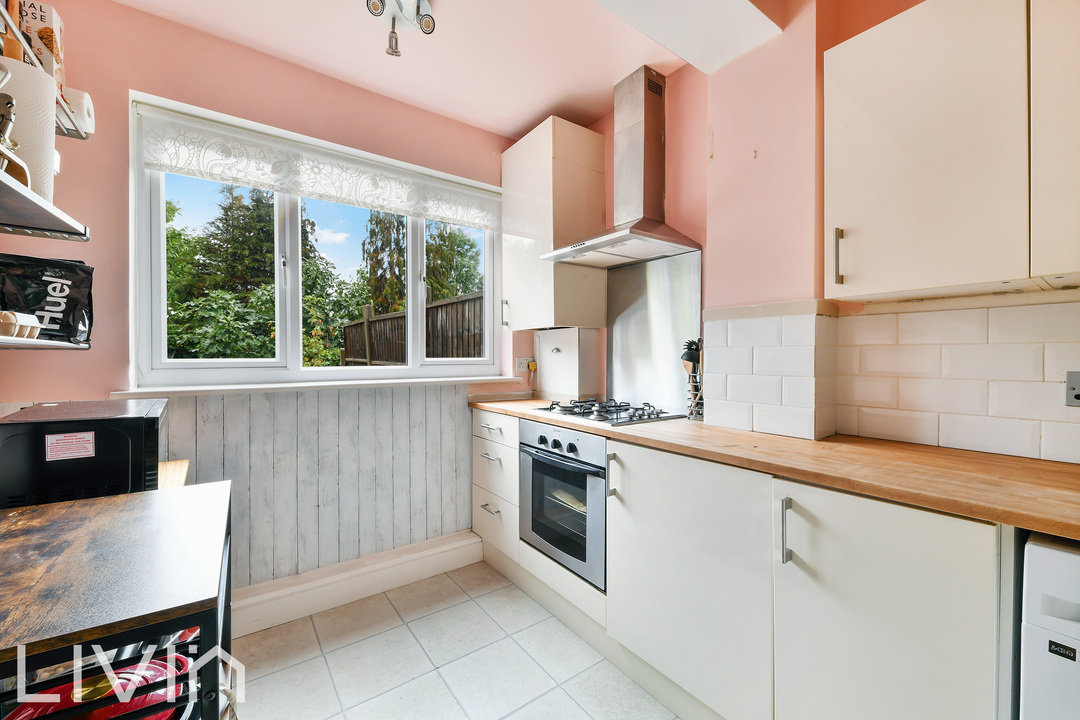 3 bed end of terrace house to rent in Estcourt Road, London 2