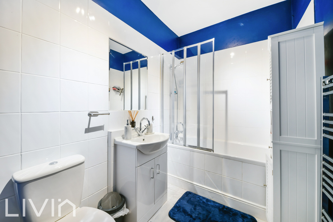 3 bed end of terrace house to rent in Estcourt Road, London 10