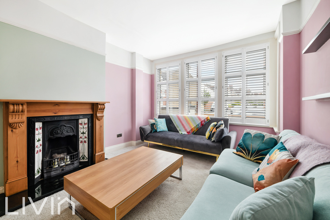 3 bed end of terrace house to rent in Estcourt Road, London, SE25