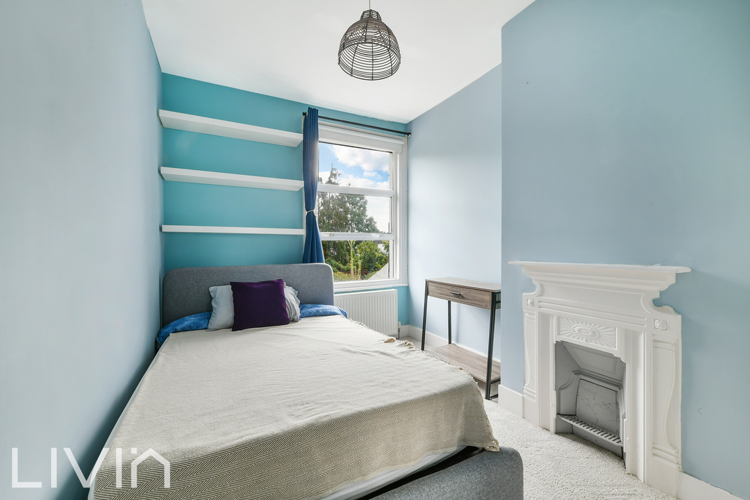 3 bed end of terrace house to rent in Estcourt Road, London 7