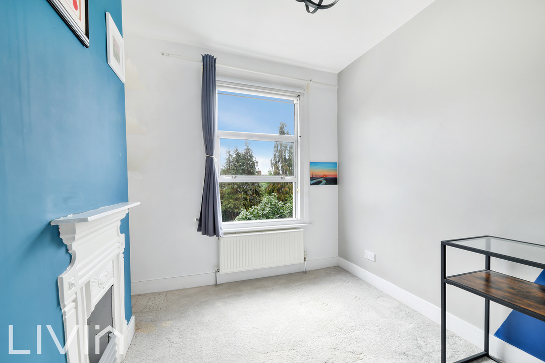 3 bed end of terrace house to rent in Estcourt Road, London 9