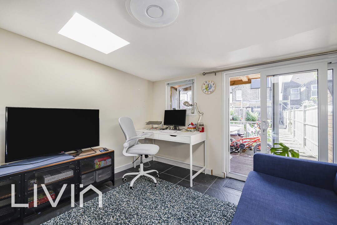 3 bed end of terrace house for sale in Canterbury Road, Croydon 14