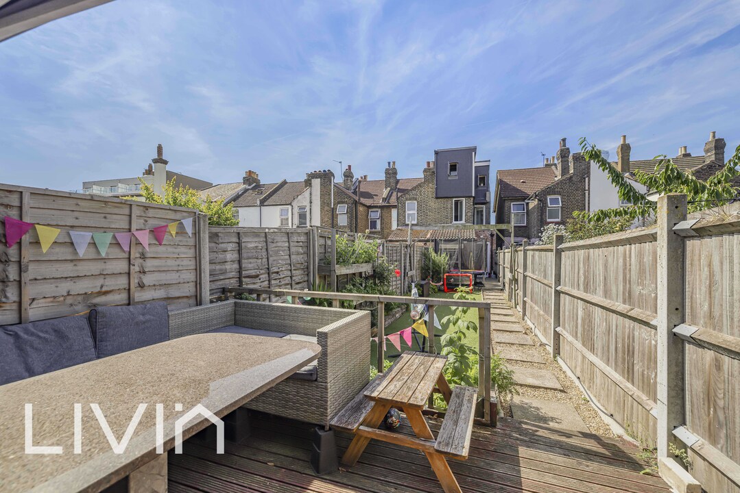 3 bed end of terrace house for sale in Canterbury Road, Croydon 3