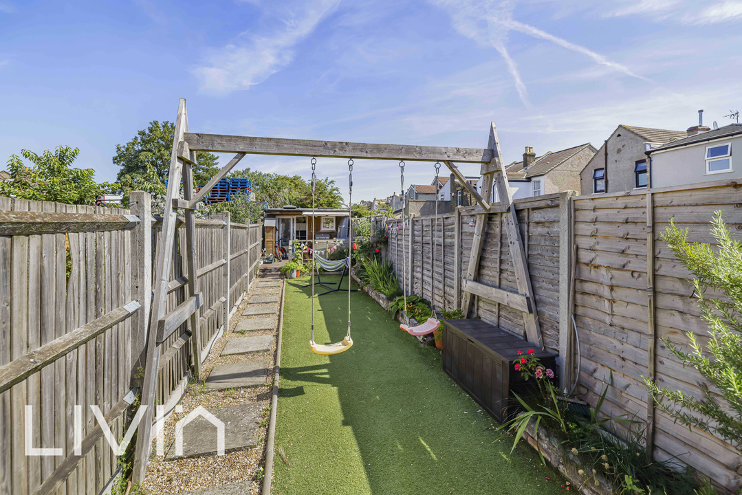 3 bed end of terrace house for sale in Canterbury Road, Croydon 15