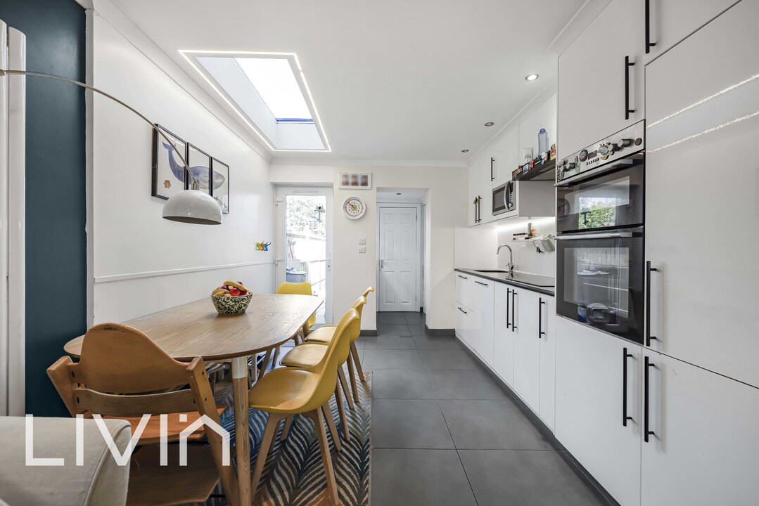 3 bed end of terrace house for sale in Canterbury Road, Croydon 4