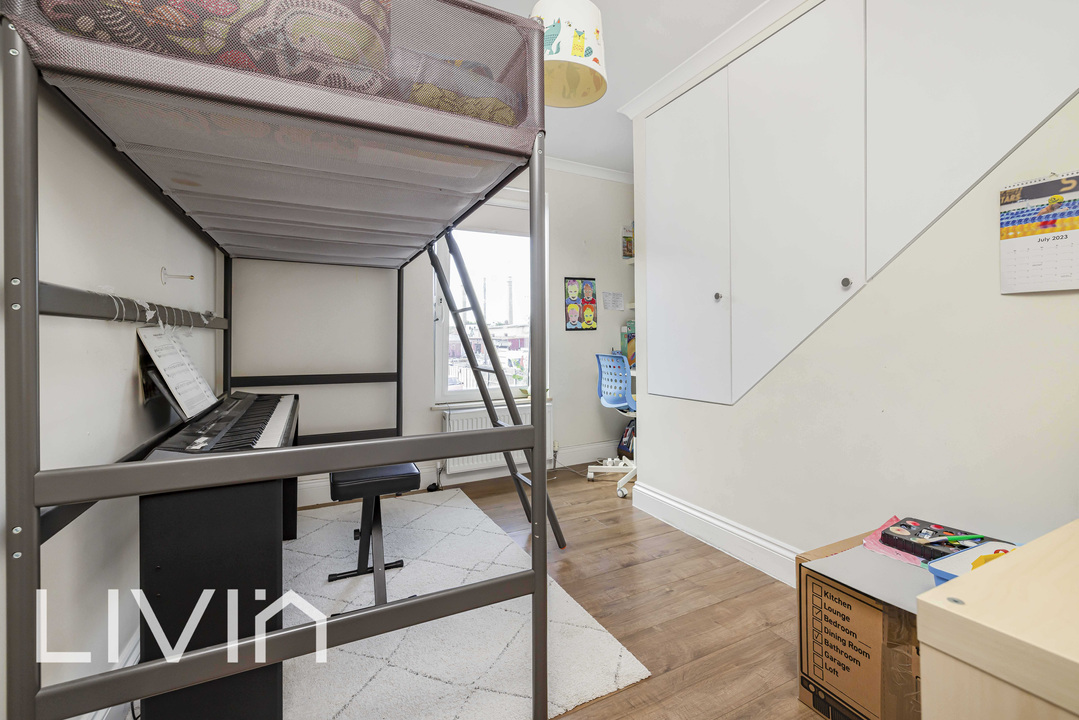 3 bed end of terrace house for sale in Canterbury Road, Croydon 8