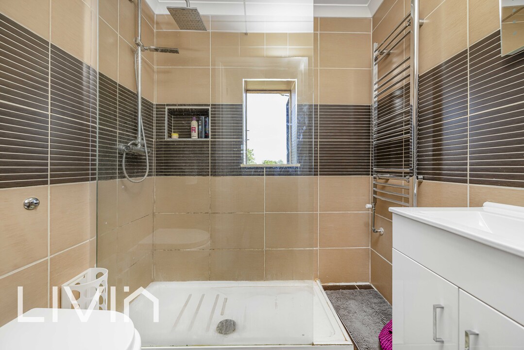 3 bed end of terrace house for sale in Canterbury Road, Croydon 13