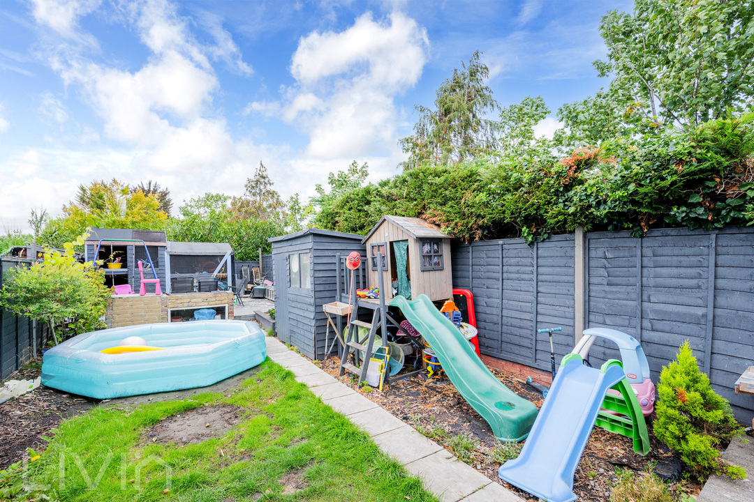 3 bed terraced house for sale in Chilmark Road, London 3