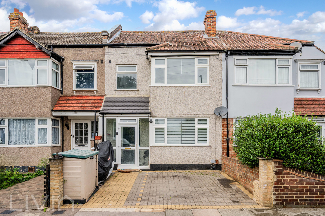 3 bed terraced house for sale in Chilmark Road, London - Property Image 1