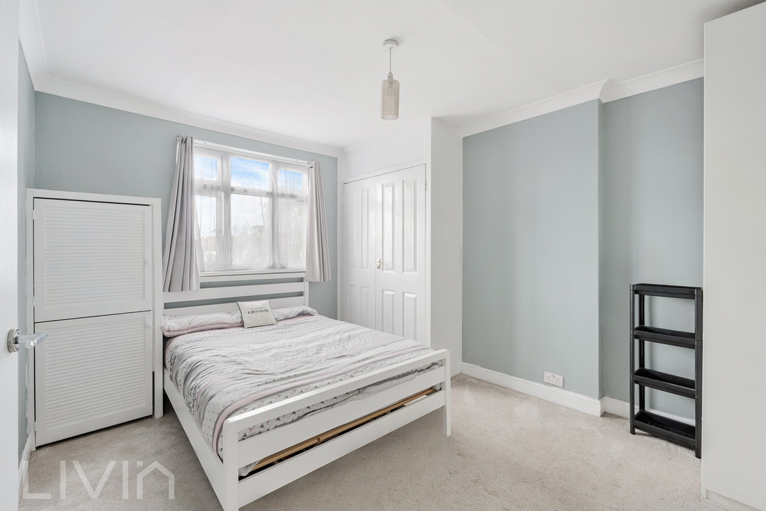 3 bed terraced house for sale in Chilmark Road, London  - Property Image 3