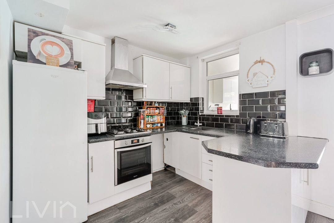 3 bed terraced house for sale in Chilmark Road, London 7