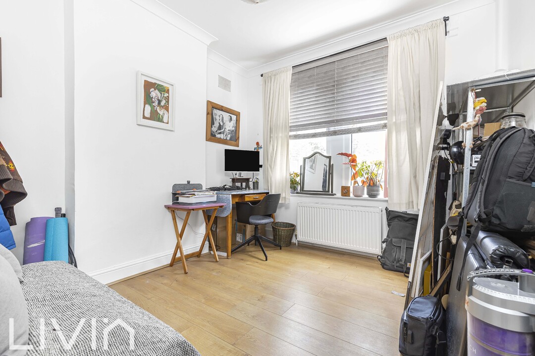 2 bed apartment for sale in Cross Road, Croydon 8