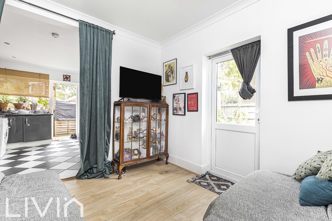 2 bed apartment for sale in Cross Road, Croydon  - Property Image 3