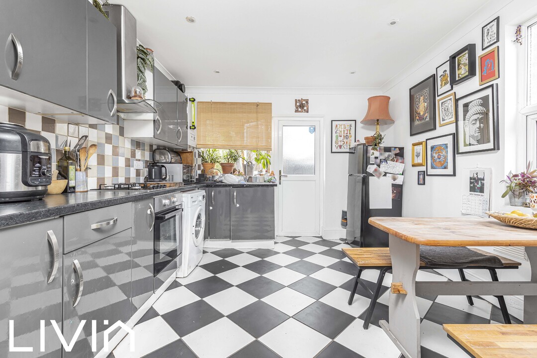 2 bed apartment for sale in Cross Road, Croydon 5